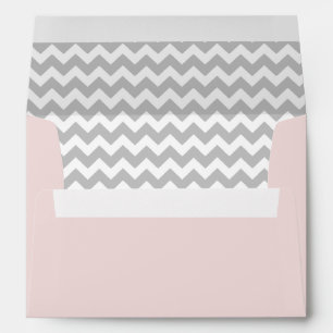 Pâle - enveloppe rose avec la copie grise de