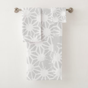 Pale gray geometric pattern bath towel set
