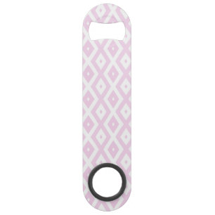 Pale pink and white diamond pattern bar key