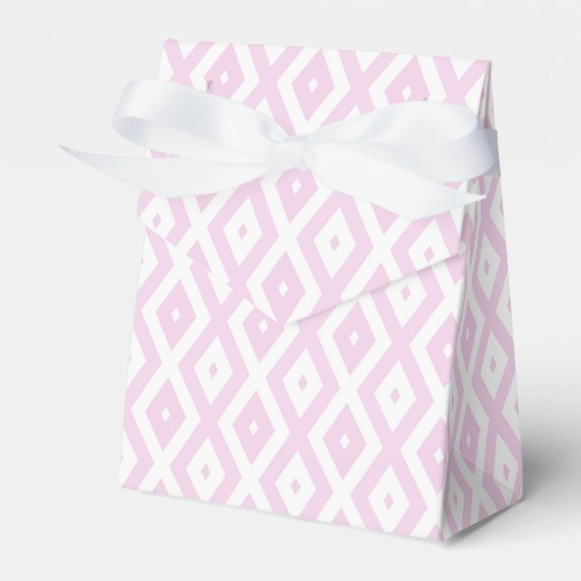 Pale pink and white diamond pattern favor box (Front Side)