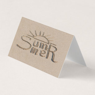 Panneau d'été sculpté sur le sable de la plage