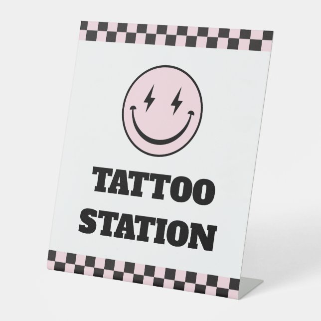 Panneau d'une joyeuse station de tatouage rose Bab (Recto)