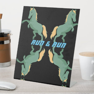 Panneau Pedestal en plastique avec Horse Image Run