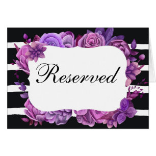 Panneau réservé aux fleurs violettes. Mariage rayé