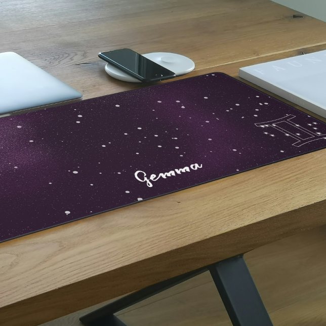 Panneau Zodiac Galaxie violette Gemini Mat de bure (Gemini Babe? Just add your name to this cute galaxy inspired desk mat)