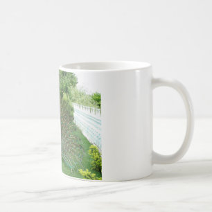 Paon dans un mug de jardin