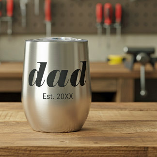 Papa a établi un nouveau cadeau pour papa