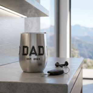 Papa a établi un nouveau cadeau pour papa