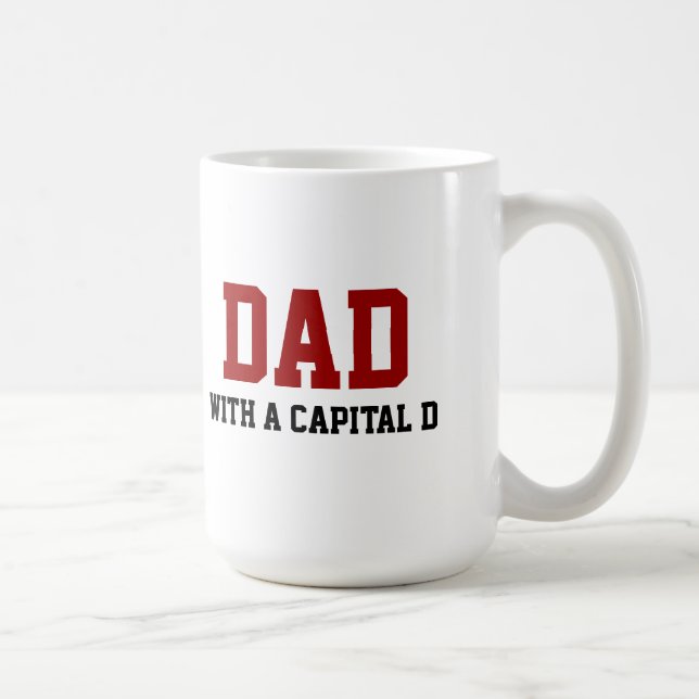 Papa avec une tasse de café du capital D (Droite)