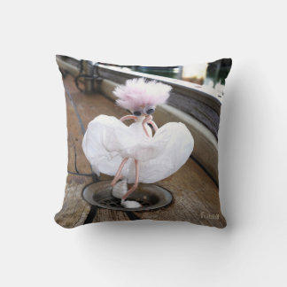 Paparazzi bij Fubby op rooster. Throw Pillow