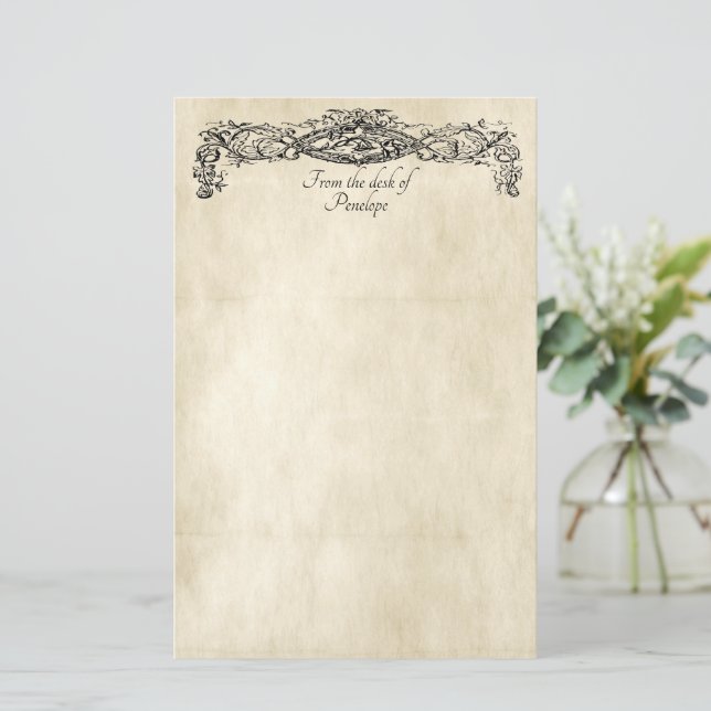 Papeterie Fancy Scrollwork Old Parchment with Your Name (Debout devant)