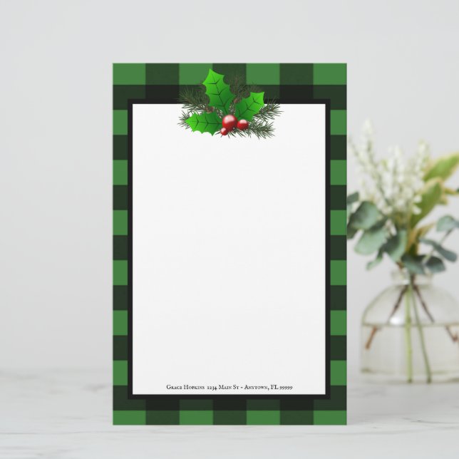 Papeterie Noël Holly Buffalo Plaid Papier personnalisé (Debout devant)
