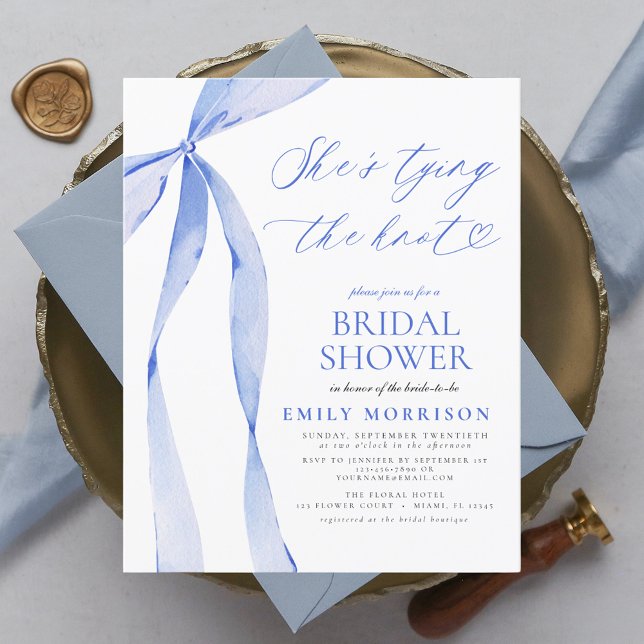 Papier Budget Bow She's Tying the Knot Blue Invitation (Créateur téléchargé)