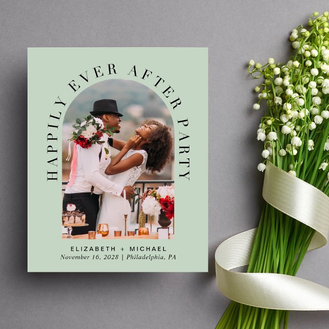 Papier Budget Photo Sage Vert Mariage Accueil Invitation (Celebrate your love story with an invitation showcasing your favorite photo in an elegant arch frame)