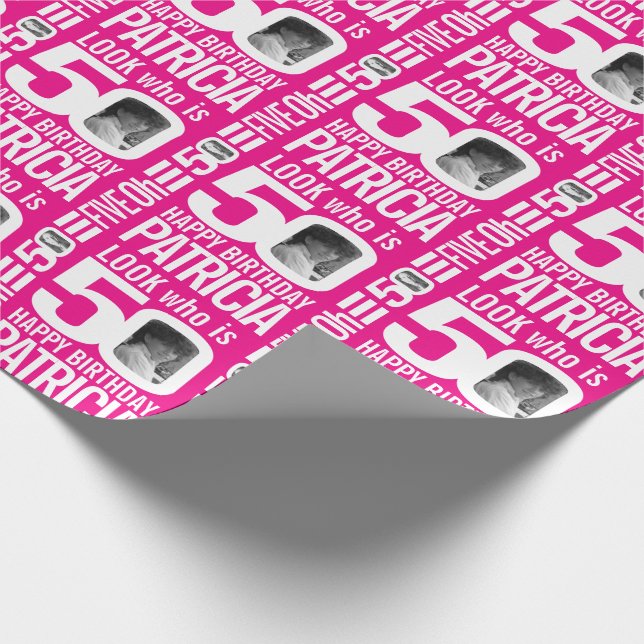 Papier Cadeau 50e anniversaire look rose 50 photos et noms perso (Coin)