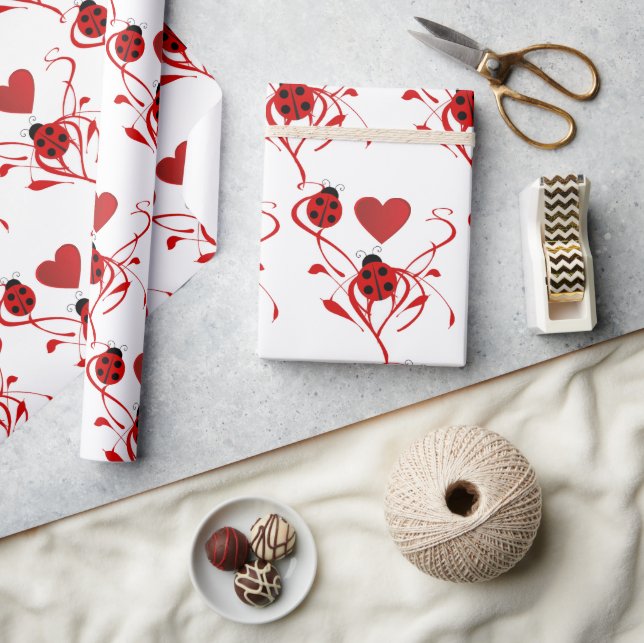 Papier Cadeau Amour Ladybugs et Coeurs (Artisanat)