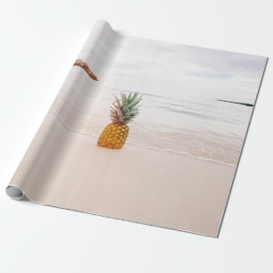 Papier Cadeau Ananas sur le sable près de la plage