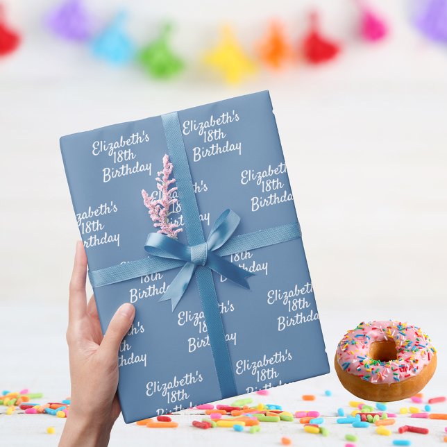 Papier Cadeau Anniversaire bleu pâle nom blanc (Créateur téléchargé)