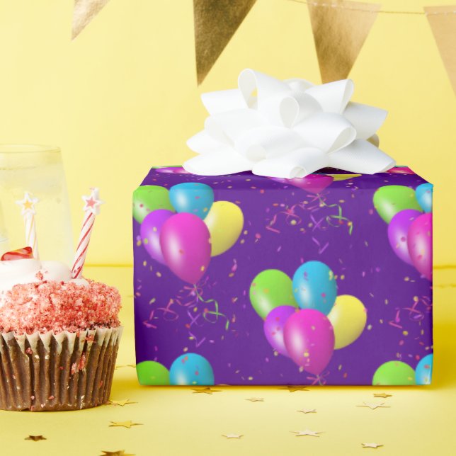 Papier Cadeau Ballons d'anniversaire avec confettis sur violet (Fête d'anniversaire)