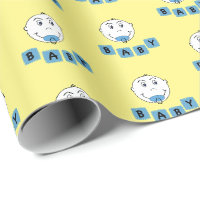 Bébé garçon avec le sourire binky visage sur jaune