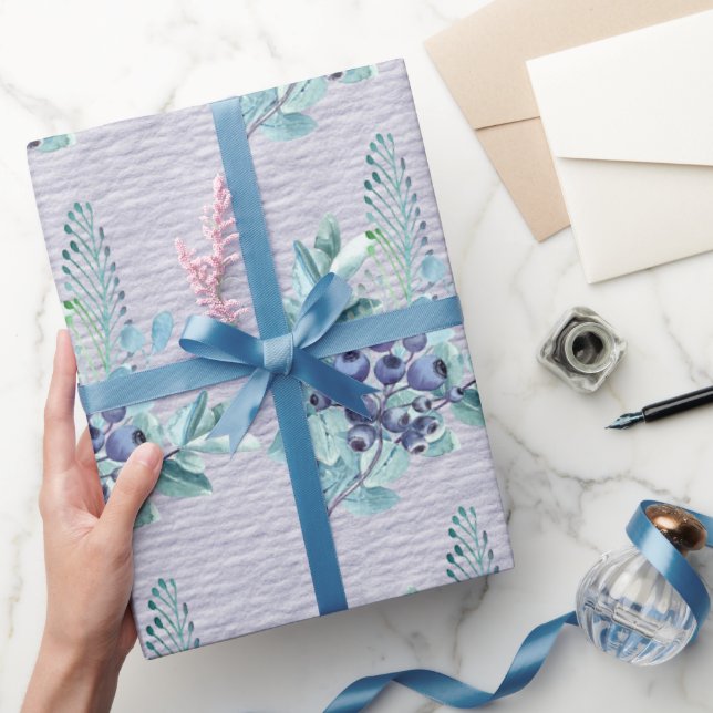 Papier Cadeau Berries pourpres et plumes bleues sur violet profo (Cadeaux)