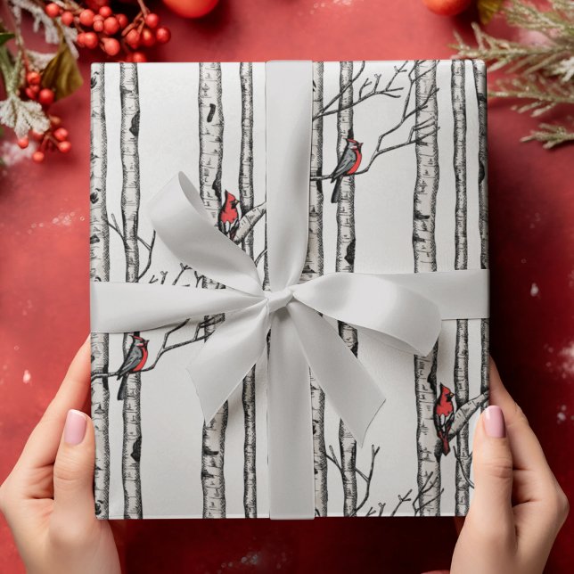 Papier Cadeau Birch Trees modernes et Red Cardinal Birds (Modern Hand Drawn Red Cardinals Perched on Birch Tree Branches on a Soft Gray Background.)