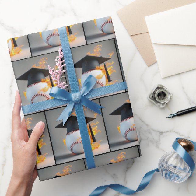Papier Cadeau Bonnet de fin d'études sur un baseball flamboyant (Cadeaux)