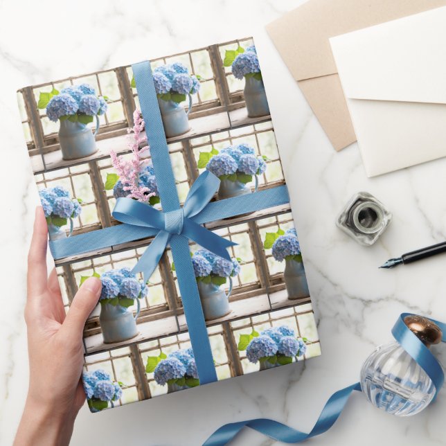 Papier Cadeau Bouquet D'Hydrangée Bleue Dans La Fenêtre (Cadeaux)
