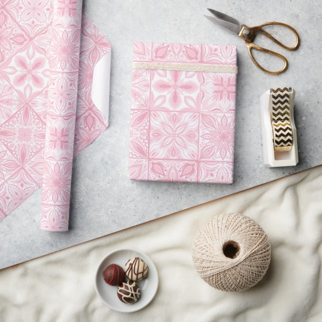 Papier Cadeau Carreaux ornés en rose (Artisanat)