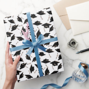 Papier Cadeau Casquettes de graduation noir jetées en l'air sur 