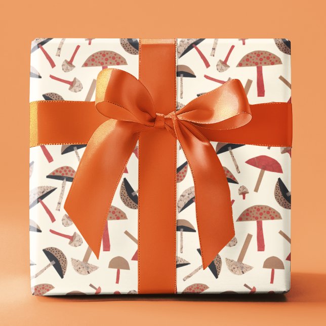 Papier Cadeau Champignons Du Milieu Du Siècle Art Rétro (This mushroom gift wrap features hand-illustrated fungi in earthy shades of brown and orange.)
