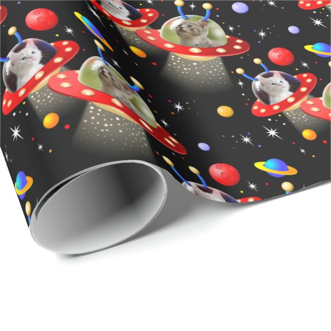 Papier Cadeau Chats et chatons dans les vaisseaux spatiaux OVNI (Coin rond)