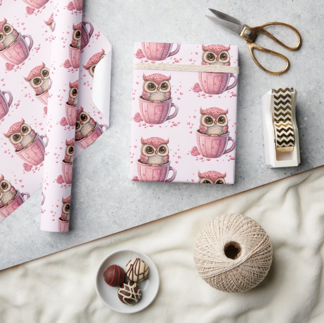 Papier Cadeau Chouette rose mignonne dans un modèle de coupe (Artisanat)