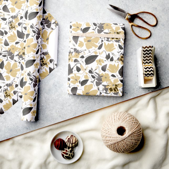 Papier Cadeau Clematis Jaune Aquarelle Florale (Clematis Yellow Watercolor Floral Wrapping Paper from Studio Posies.)