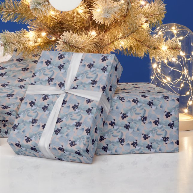 Papier Cadeau Clusters De Courrant Noir, Feuilles Bleus Sur Beig (Vacances)