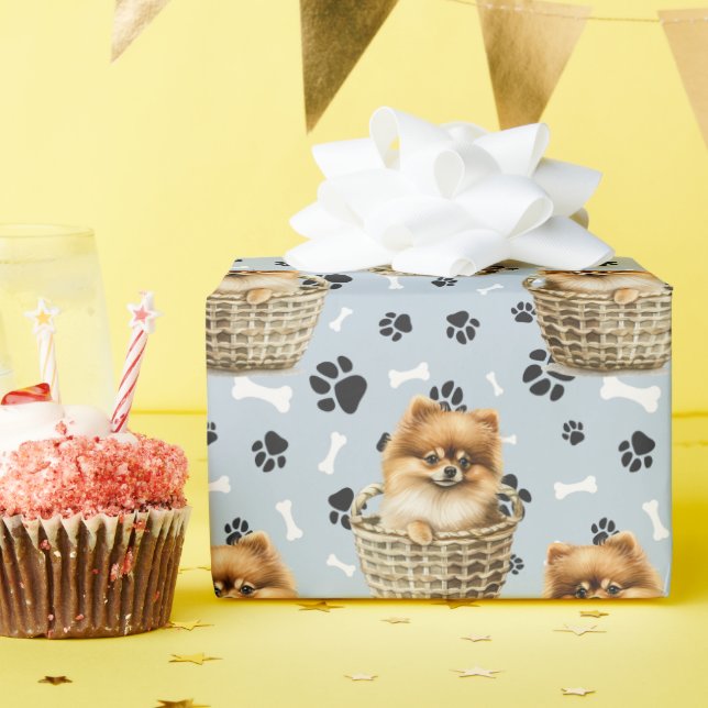 Papier Cadeau Cute Pomeranian Chiot dans Empreinte de patte pani (Fête d'anniversaire)