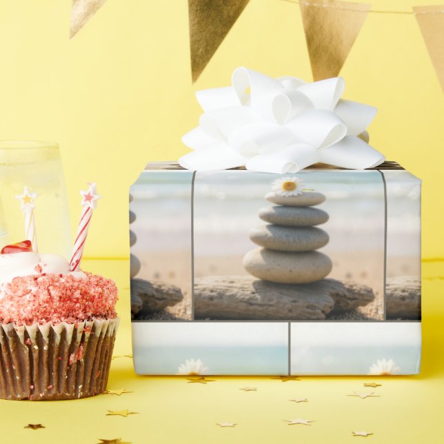 Papier Cadeau Daisy on a Stone Beach Cairn With Driftwood (Fête d'anniversaire)