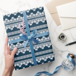 Papier Cadeau Dentelle blanche rétro avec papillons sur un bleu 