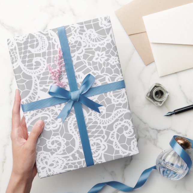 Papier Cadeau Dentelle blanche sur gris (Cadeaux)
