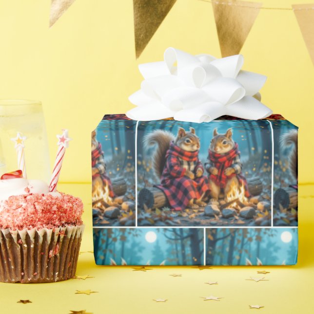 Papier Cadeau Deux écureuils profitent d'un feu de camp d'automn (Fête d'anniversaire)