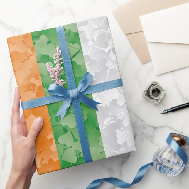 Papier Cadeau Drapeau de l'Irlande avec motif shamrock (Cadeaux)