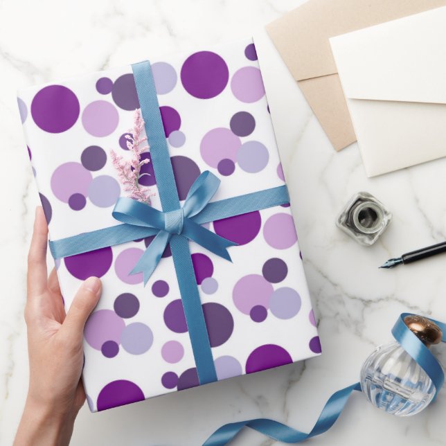 Papier Cadeau Enveloppement de la fête du motif à pois violet (Cadeaux)