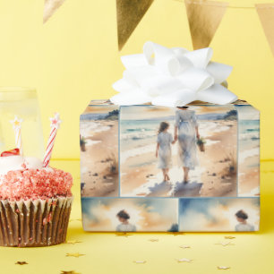 Papier Cadeau Femme à l'aquarelle et enfant marchant sur la plag
