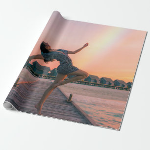 Papier Cadeau Femme debout sur le quai