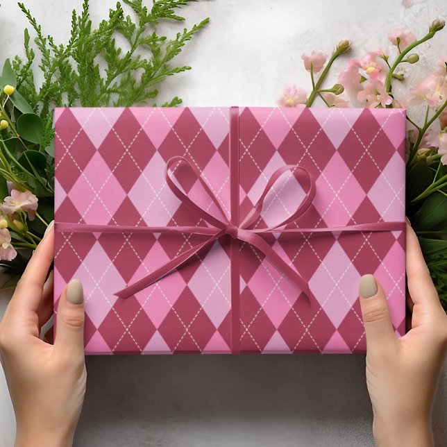 Papier Cadeau Fille Framboise et rose Grand Jacquard Motif Enfan (Elegant & Modern Wrapping Paper for Her. Trendy Raspberry and Pink Diamond Pattern with Dotted Lines)