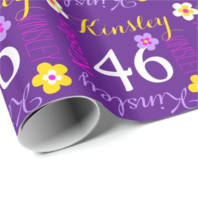 Papier Cadeau Fleur nom personnalisé âge 46e anniversaire violet (Coin rond)