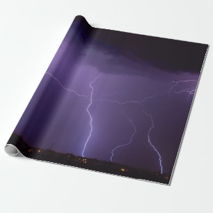 Papier Cadeau Foudre pourpre dans un orage de désert de nuit