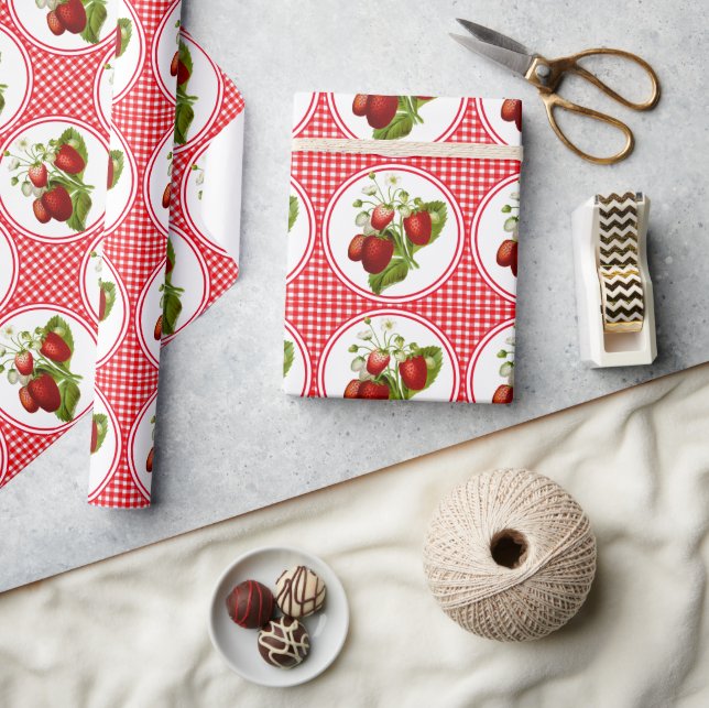 Papier Cadeau Fraises et En vichy rouge (Artisanat)