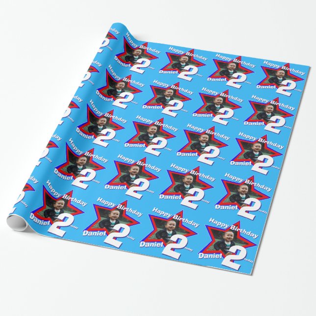 Papier Cadeau Garçons nom age 2 ajouter votre photo star motif (Déroulé)