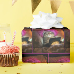 Papier Cadeau Gen Z Chat Stationnement d'une tablette électroniq